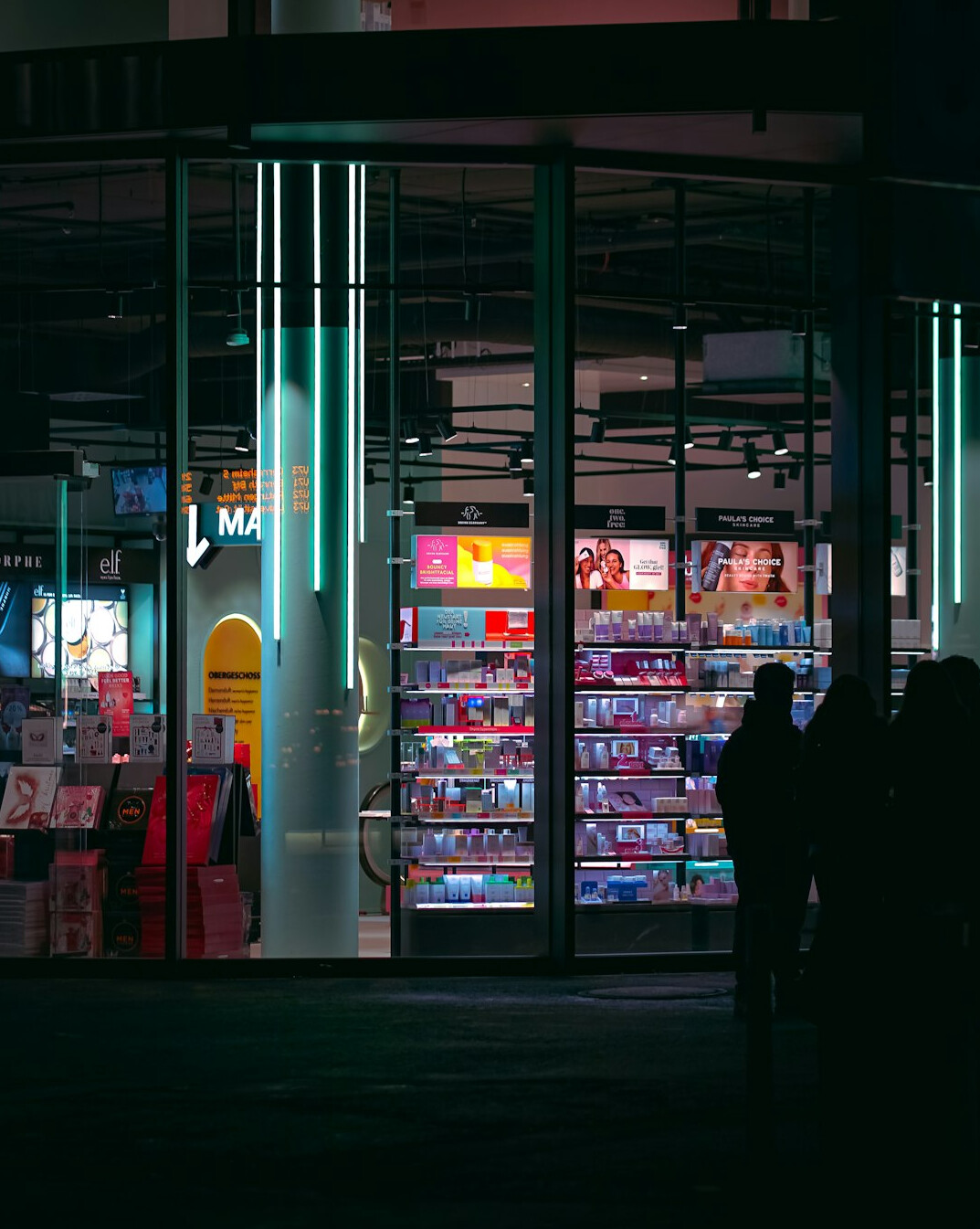 night supermarket security