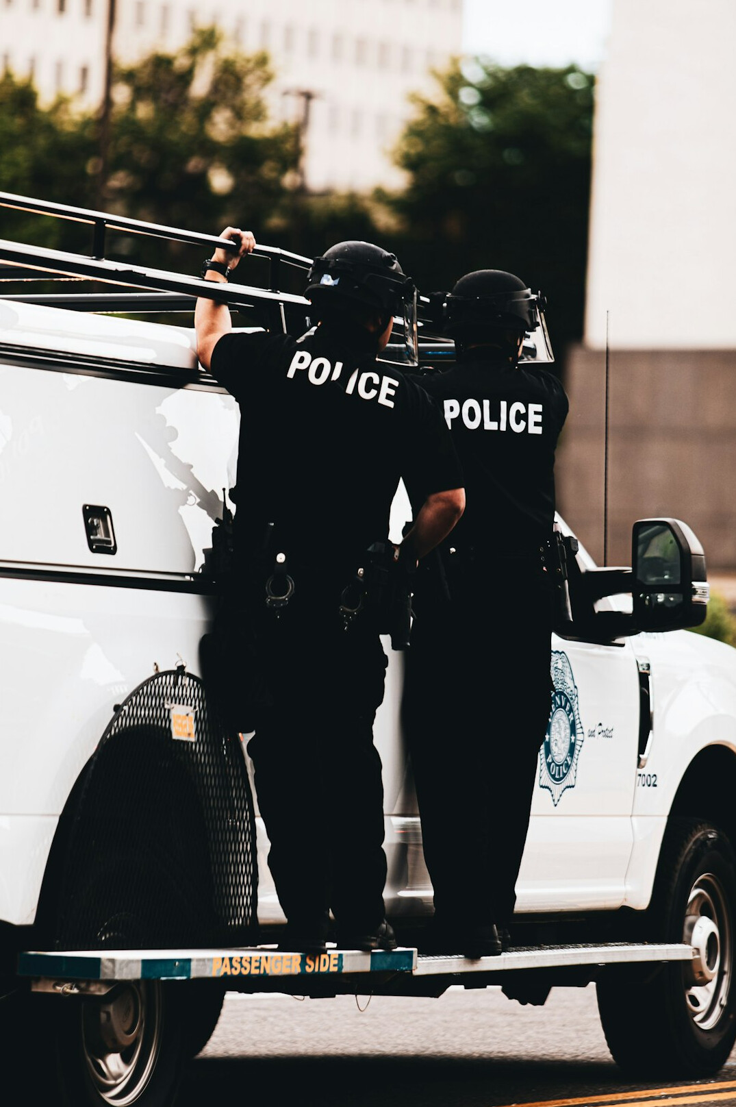 police arresting shoplifters
